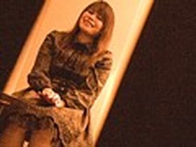 実録密室交渉！！人妻生保レディ盗撮 一発ヤラせれば契約成立！？お堅い女の崖っ縁の選択…　サンプル画像03